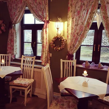 & Restauracja Zlota Kaczka ホテル *