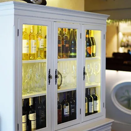 & Restauracja Zlota Kaczka ズゴジェレツ